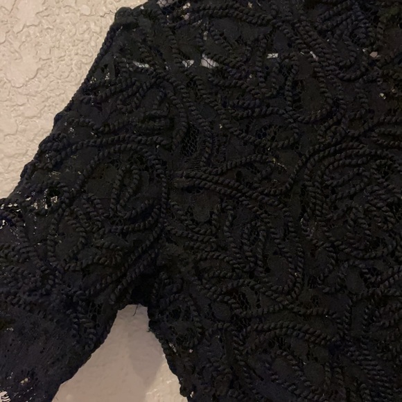 Black crop top - Picture 2 of 3